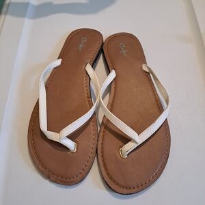 Curfew White Thong Sandals Size 9